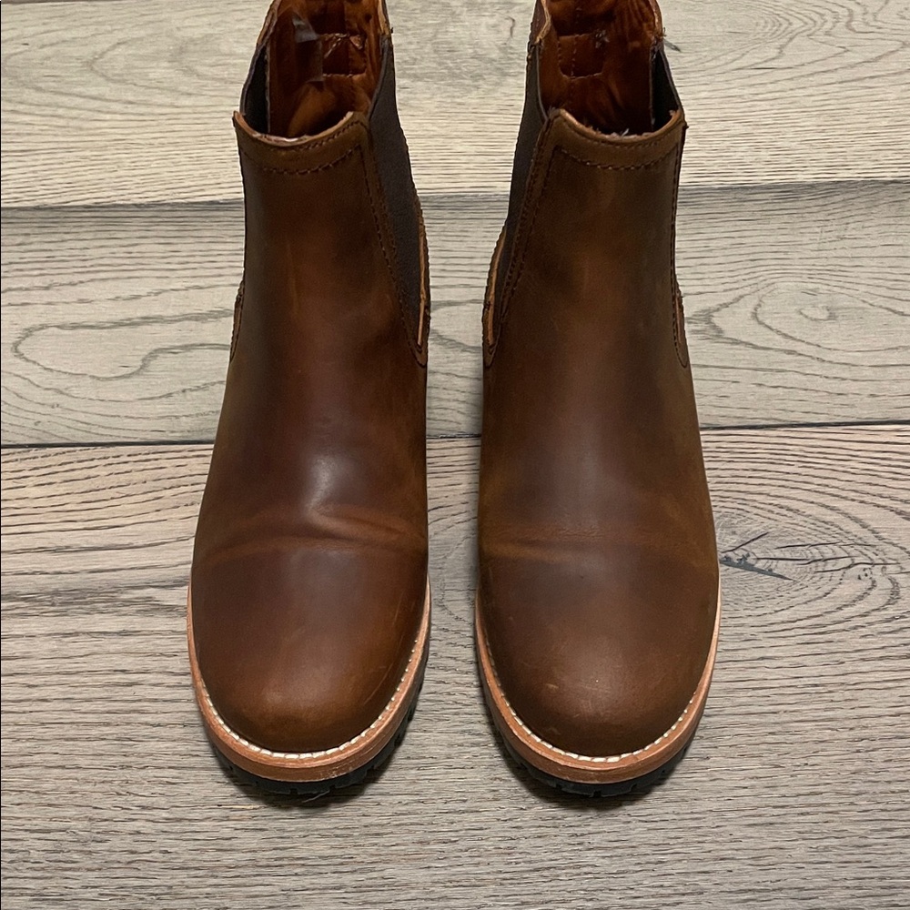 Women’s size 7 leather Chelsea boots